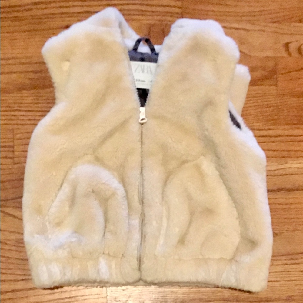 Zara kids Cream Faux Fur fleece hooded Vest for 2-3 years of age - Picture 5 of 5